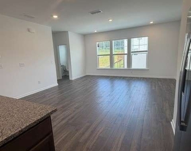 2829 Rosehall Way - Photo Thumbnail 7