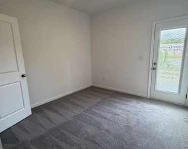 2829 Rosehall Way - Photo Thumbnail 18