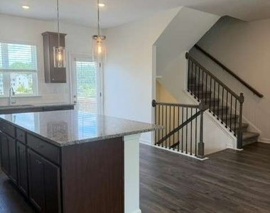 2829 Rosehall Way - Photo Thumbnail 4