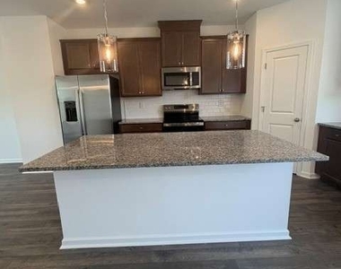 2829 Rosehall Way - Photo Thumbnail 5