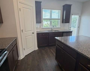 2829 Rosehall Way - Photo Thumbnail 6