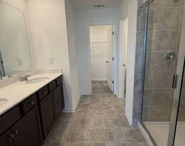 2829 Rosehall Way - Photo Thumbnail 15