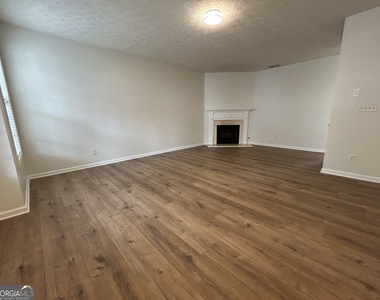3051 Kentmere Drive - Photo Thumbnail 2