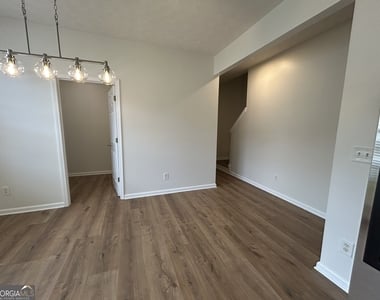 3051 Kentmere Drive - Photo Thumbnail 7