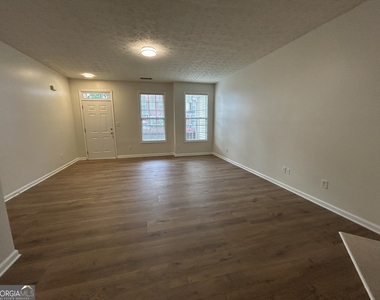 3051 Kentmere Drive - Photo Thumbnail 3