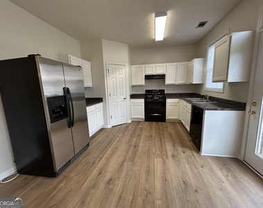 3051 Kentmere Drive - Photo Thumbnail 4