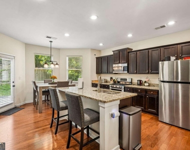 6216 Oakdale Ridge Court Se - Photo Thumbnail 7