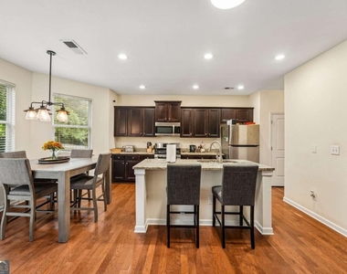 6216 Oakdale Ridge Court Se - Photo Thumbnail 8