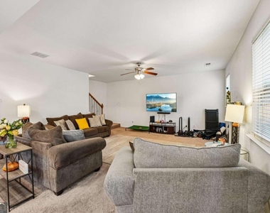 6216 Oakdale Ridge Court Se - Photo Thumbnail 4