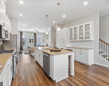 3306 Cherry Grove Lane - Photo Thumbnail 10