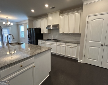 2940 Furlong Court - Photo Thumbnail 7