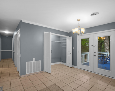 217 Wynnmeade Parkway - Photo Thumbnail 14