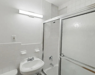 East 81st Street - Photo Thumbnail 3