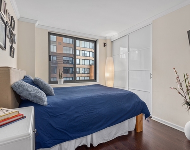 2 South End Avenue - Photo Thumbnail 3