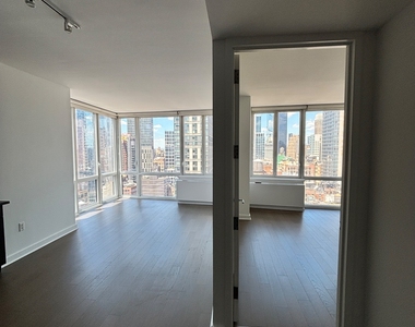 5th Avenue - Photo Thumbnail 4