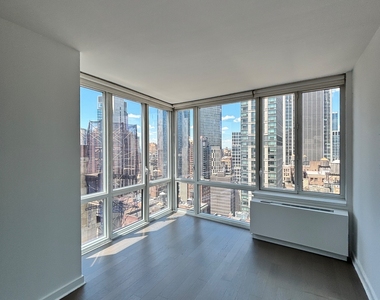 5th Avenue - Photo Thumbnail 10