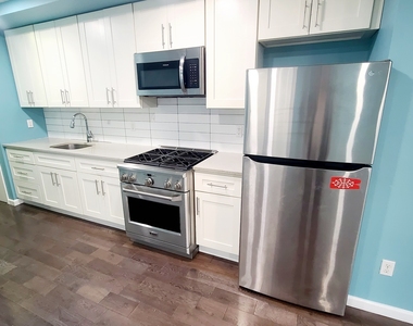 158-24 77th Avenue - Photo Thumbnail 4
