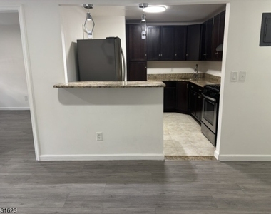 392 College Dr - Photo Thumbnail 5