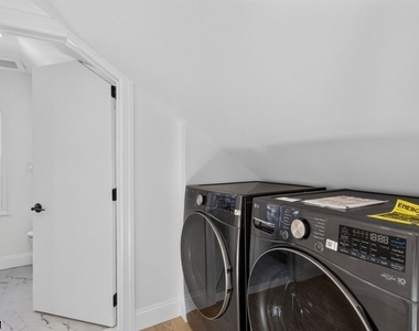 18 Walnut St - Photo Thumbnail 14