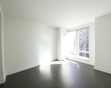 555 10th Avenue - Photo Thumbnail 7