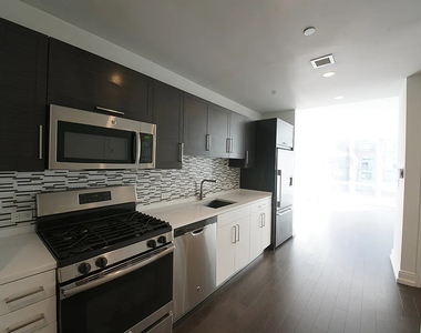 555 10th Avenue - Photo Thumbnail 6