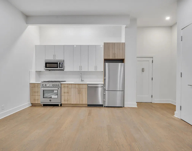 121 Madison Avenue - Photo Thumbnail 1