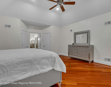 1607 Holbrook Street - Photo Thumbnail 17