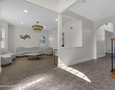 1607 Holbrook Street - Photo Thumbnail 3