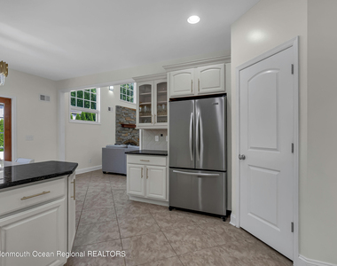 1607 Holbrook Street - Photo Thumbnail 15