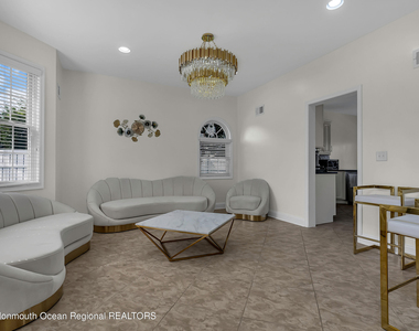 1607 Holbrook Street - Photo Thumbnail 4