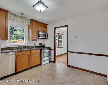 802 Laura Herbert Drive - Photo Thumbnail 9
