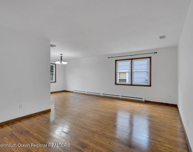 802 Laura Herbert Drive - Photo Thumbnail 4