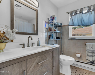 390 Picardy Court - Photo Thumbnail 16