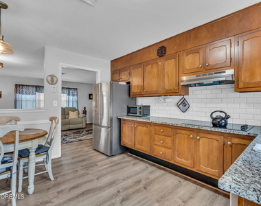 390 Picardy Court - Photo Thumbnail 12