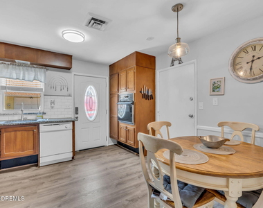 390 Picardy Court - Photo Thumbnail 13