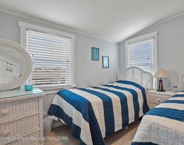 107 17th Avenue - Photo Thumbnail 23