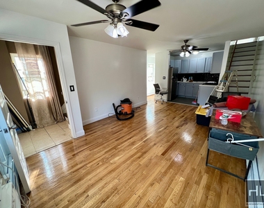 449 Lexington Avenue - Photo Thumbnail 1