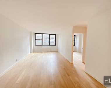 East 49 Street - Photo Thumbnail 9