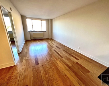 West 96th Street - Photo Thumbnail 1