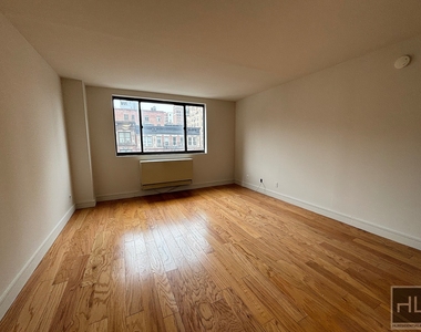 West 96th Street - Photo Thumbnail 1