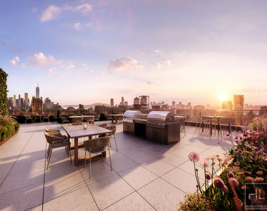 West 28th Street - Photo Thumbnail 5
