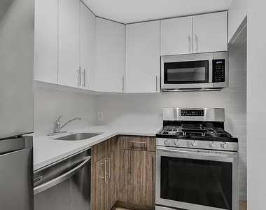 220 East 95th Street - Photo Thumbnail 2