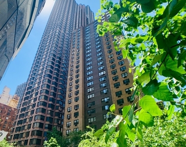 East 39th Street - Photo Thumbnail 14