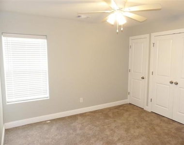 608 E College Street - Photo Thumbnail 6