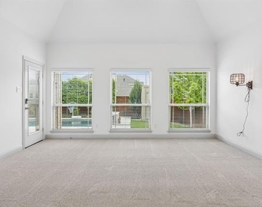 2618 Fair Oaks Avenue - Photo Thumbnail 23