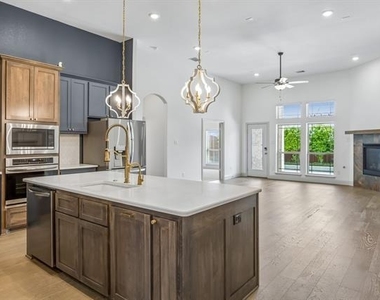 2618 Fair Oaks Avenue - Photo Thumbnail 13