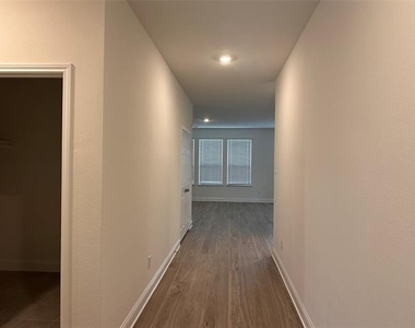 649 Saxony Drive - Photo Thumbnail 1