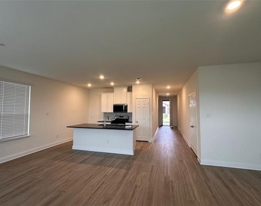 649 Saxony Drive - Photo Thumbnail 3