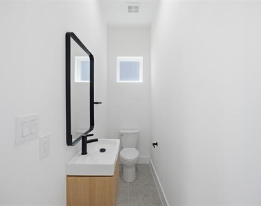 4605 Belmont Avenue - Photo Thumbnail 15