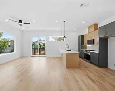 4605 Belmont Avenue - Photo Thumbnail 8